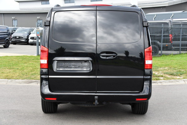 Mercedes-Benz Vito 116 CDI L2 Black Edition Cruise, Camera, Carplay, 164pk, Automaat, Sensoren, Trekhaak, Multimedia, LED, Stoelverwarming, Uniek!
