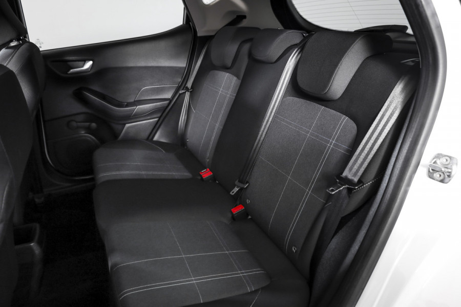 Ford Fiesta 1.1 85 PK Trend | Stoelverwarming | PDC | App.Connect | Airco | Trekhaak | LM 17" |