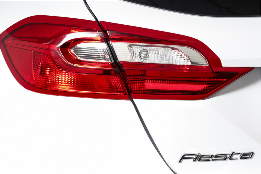 Ford Fiesta 1.1 85 PK Trend | Stoelverwarming | PDC | App.Connect | Airco | Trekhaak | LM 17" |