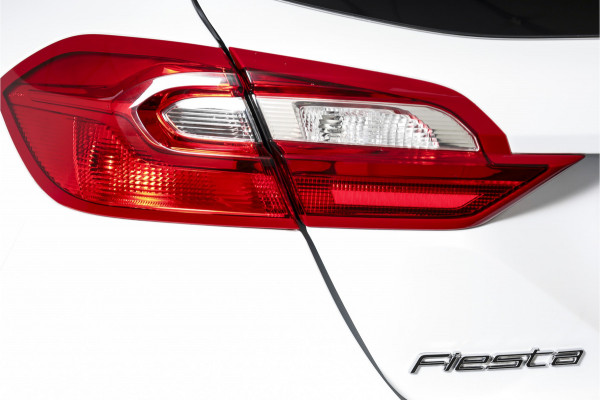 Ford Fiesta 1.1 85 PK Trend | Stoelverwarming | PDC | App.Connect | Airco | Trekhaak | LM 17" |