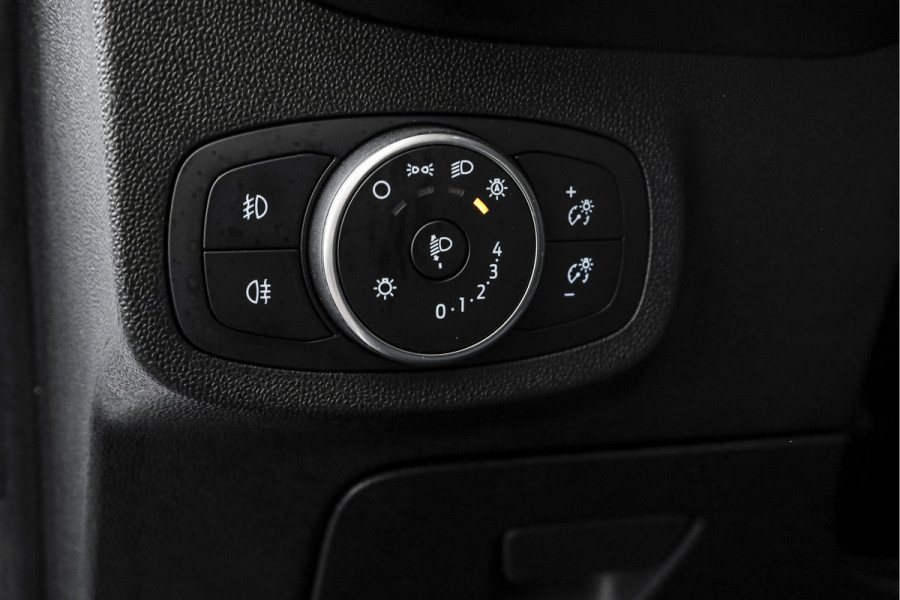 Ford Fiesta 1.1 85 PK Trend | Stoelverwarming | PDC | App.Connect | Airco | Trekhaak | LM 17" |