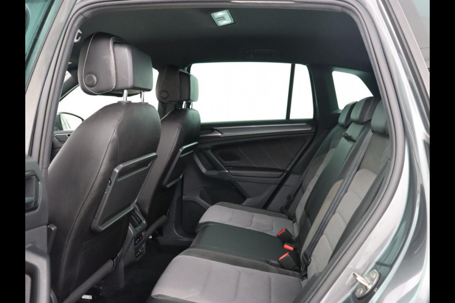 Volkswagen Tiguan 1.4 TSI R Line | Stoelverwarming | Adaptief LED | Camera | Adaptive cruise | Park Assist | Navigatie | Keyless | Virtual Cockpit