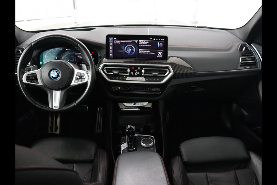 BMW X3 xDrive30e M Sport | Panoramadak | Leder | Head-Up | LaserLight | Trekhaak | Stoelverwarming | Camera | Carplay | Live Cockpit | Sportstoelen | Navigatie | Individual Lak | PHEV | Plug In