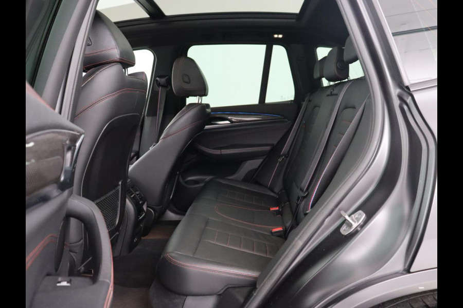BMW X3 xDrive30e M Sport | Panoramadak | Leder | Head-Up | LaserLight | Trekhaak | Stoelverwarming | Camera | Carplay | Live Cockpit | Sportstoelen | Navigatie | Individual Lak | PHEV | Plug In