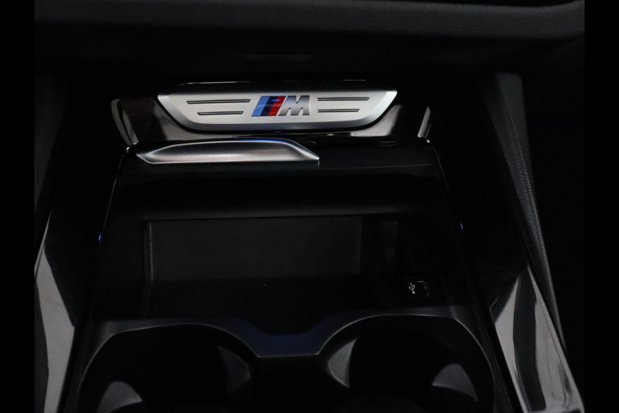 BMW X3 xDrive30e M Sport | Panoramadak | Leder | Head-Up | LaserLight | Trekhaak | Stoelverwarming | Camera | Carplay | Live Cockpit | Sportstoelen | Navigatie | Individual Lak | PHEV | Plug In