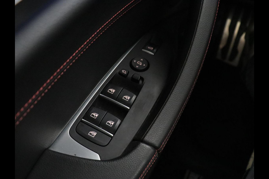 BMW X3 xDrive30e M Sport | Panoramadak | Leder | Head-Up | LaserLight | Trekhaak | Stoelverwarming | Camera | Carplay | Live Cockpit | Sportstoelen | Navigatie | Individual Lak | PHEV | Plug In