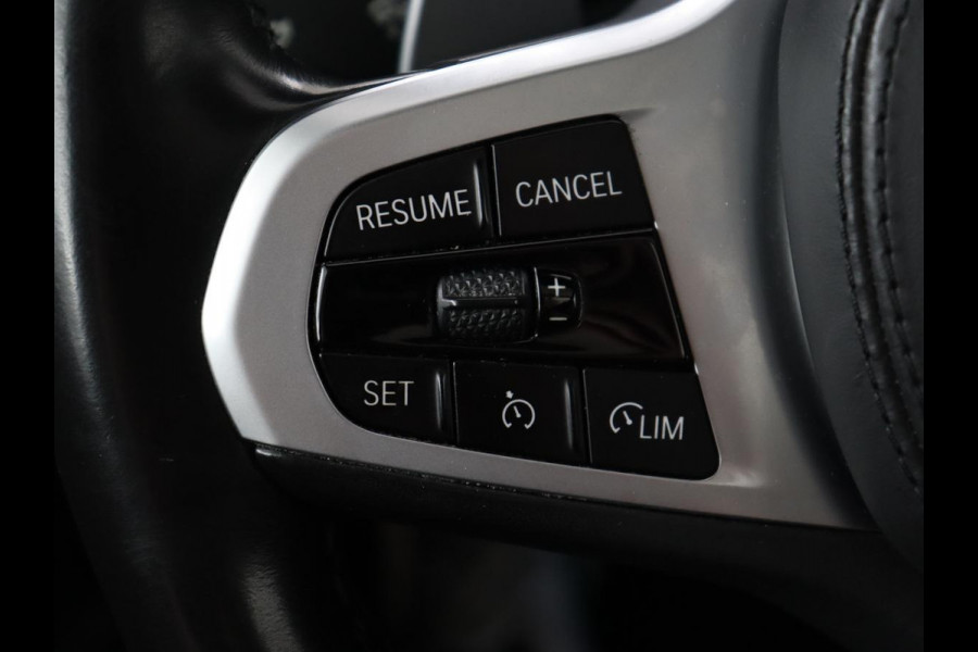 BMW X3 xDrive30e M Sport | Panoramadak | Leder | Head-Up | LaserLight | Trekhaak | Stoelverwarming | Camera | Carplay | Live Cockpit | Sportstoelen | Navigatie | Individual Lak | PHEV | Plug In