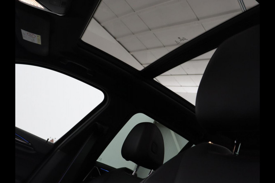 BMW X3 xDrive30e M Sport | Panoramadak | Leder | Head-Up | LaserLight | Trekhaak | Stoelverwarming | Camera | Carplay | Live Cockpit | Sportstoelen | Navigatie | Individual Lak | PHEV | Plug In