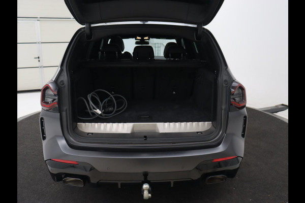 BMW X3 xDrive30e M Sport | Panoramadak | Leder | Head-Up | LaserLight | Trekhaak | Stoelverwarming | Camera | Carplay | Live Cockpit | Sportstoelen | Navigatie | Individual Lak | PHEV | Plug In