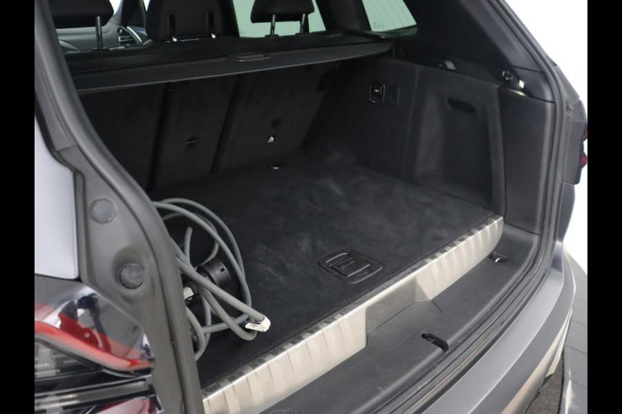 BMW X3 xDrive30e M Sport | Panoramadak | Leder | Head-Up | LaserLight | Trekhaak | Stoelverwarming | Camera | Carplay | Live Cockpit | Sportstoelen | Navigatie | Individual Lak | PHEV | Plug In