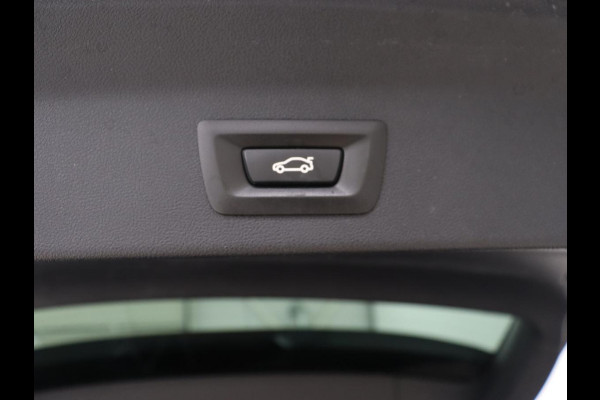 BMW X3 xDrive30e M Sport | Panoramadak | Leder | Head-Up | LaserLight | Trekhaak | Stoelverwarming | Camera | Carplay | Live Cockpit | Sportstoelen | Navigatie | Individual Lak | PHEV | Plug In