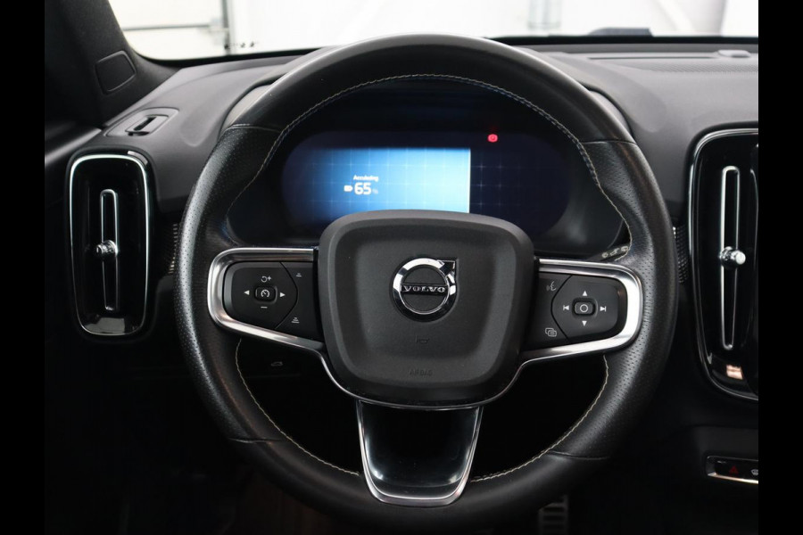 Volvo XC40 Recharge P8 AWD R-Design | Panoramadak | 360 Camera | Harman/Kardon | Stoel & stuurverwarming | Adaptive cruise | Leder/Alcantara | Carplay | Navigatie