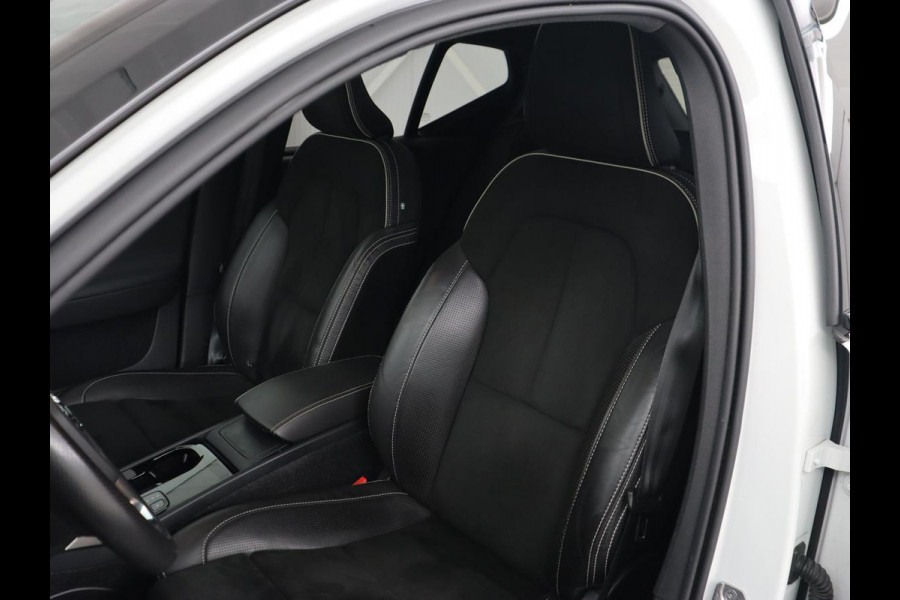 Volvo XC40 Recharge P8 AWD R-Design | Panoramadak | 360 Camera | Harman/Kardon | Stoel & stuurverwarming | Adaptive cruise | Leder/Alcantara | Carplay | Navigatie
