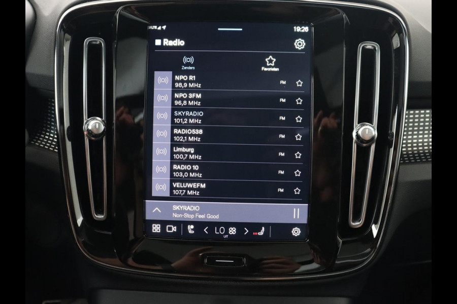 Volvo XC40 Recharge P8 AWD R-Design | Panoramadak | 360 Camera | Harman/Kardon | Stoel & stuurverwarming | Adaptive cruise | Leder/Alcantara | Carplay | Navigatie