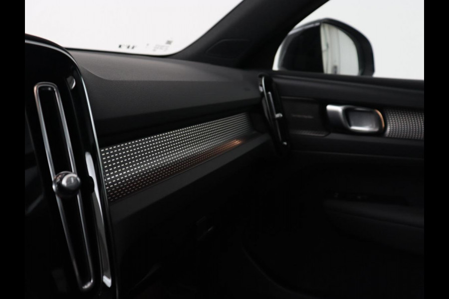 Volvo XC40 Recharge P8 AWD R-Design | Panoramadak | 360 Camera | Harman/Kardon | Stoel & stuurverwarming | Adaptive cruise | Leder/Alcantara | Carplay | Navigatie