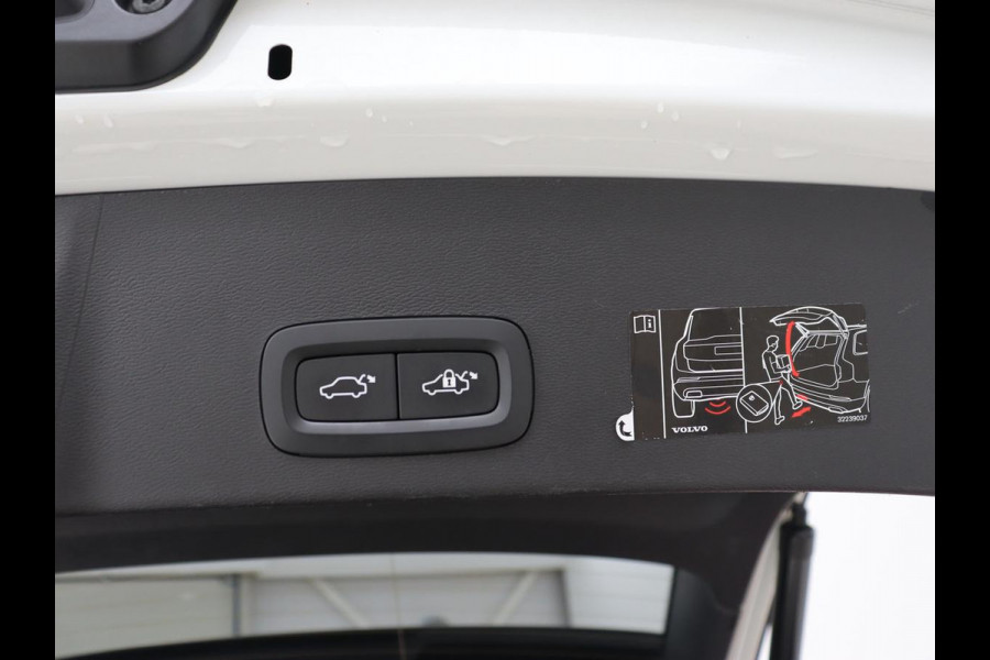 Volvo XC40 Recharge P8 AWD R-Design | Panoramadak | 360 Camera | Harman/Kardon | Stoel & stuurverwarming | Adaptive cruise | Leder/Alcantara | Carplay | Navigatie