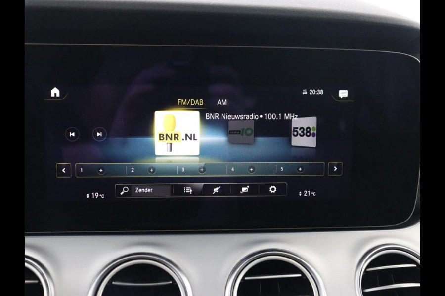 Mercedes-Benz E-Klasse 300e Business Solution AMG | Panoramadak | Burmester | Trekhaak | Head-Up | 360 Camera | Memory | Nappaleder | Matrix LED | Stoelverwarming | Widescreen | PHEV | Plug In