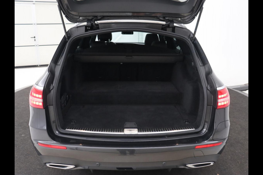 Mercedes-Benz E-Klasse 300e Business Solution AMG | Panoramadak | Burmester | Trekhaak | Head-Up | 360 Camera | Memory | Nappaleder | Matrix LED | Stoelverwarming | Widescreen | PHEV | Plug In