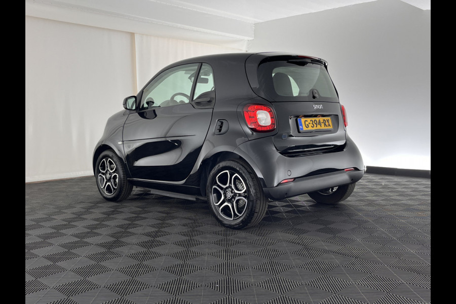 Smart Fortwo EQ Business Solution 18 kWh [ 3-Fase ] Aut. *PANO | FULL-LEATHER | NAVI-FULLMAP | CAMERA | HEATED-COMFORTSEATS | AIRCO | CRUISE | AMBIENT-LIGHT | 15''ALU*