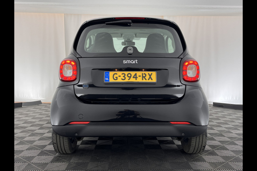 Smart Fortwo EQ Business Solution 18 kWh [ 3-Fase ] Aut. *PANO | FULL-LEATHER | NAVI-FULLMAP | CAMERA | HEATED-COMFORTSEATS | AIRCO | CRUISE | AMBIENT-LIGHT | 15''ALU*