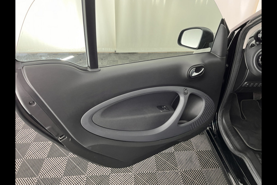 Smart Fortwo EQ Business Solution 18 kWh [ 3-Fase ] Aut. *PANO | FULL-LEATHER | NAVI-FULLMAP | CAMERA | HEATED-COMFORTSEATS | AIRCO | CRUISE | AMBIENT-LIGHT | 15''ALU*