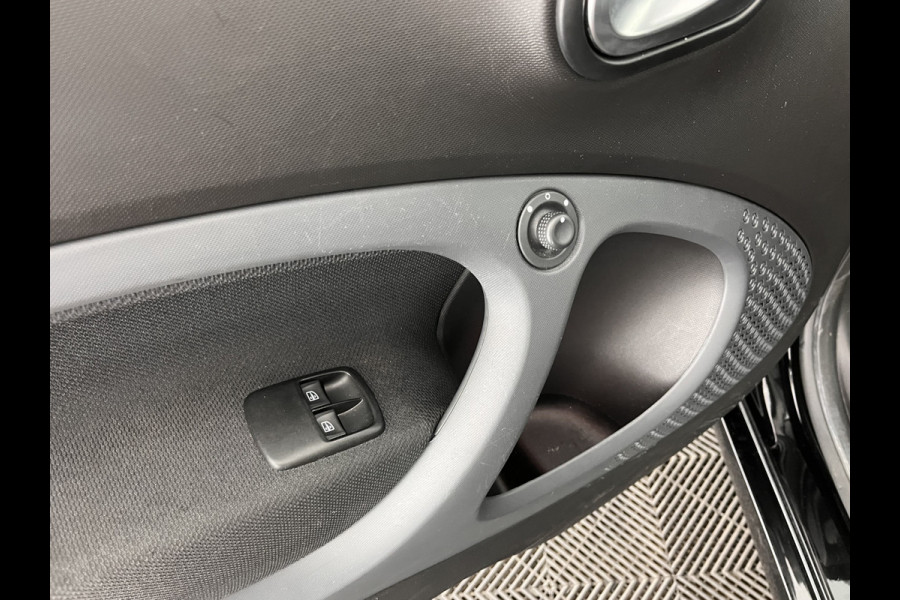 Smart Fortwo EQ Business Solution 18 kWh [ 3-Fase ] Aut. *PANO | FULL-LEATHER | NAVI-FULLMAP | CAMERA | HEATED-COMFORTSEATS | AIRCO | CRUISE | AMBIENT-LIGHT | 15''ALU*