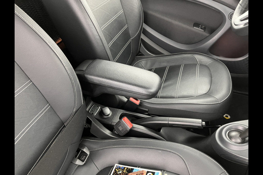 Smart Fortwo EQ Business Solution 18 kWh [ 3-Fase ] Aut. *PANO | FULL-LEATHER | NAVI-FULLMAP | CAMERA | HEATED-COMFORTSEATS | AIRCO | CRUISE | AMBIENT-LIGHT | 15''ALU*