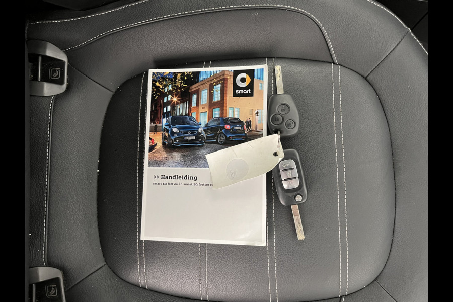 Smart Fortwo EQ Business Solution 18 kWh [ 3-Fase ] Aut. *PANO | FULL-LEATHER | NAVI-FULLMAP | CAMERA | HEATED-COMFORTSEATS | AIRCO | CRUISE | AMBIENT-LIGHT | 15''ALU*