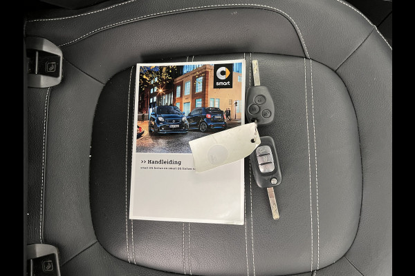 Smart Fortwo EQ Business Solution 18 kWh [ 3-Fase ] Aut. *PANO | FULL-LEATHER | NAVI-FULLMAP | CAMERA | HEATED-COMFORTSEATS | AIRCO | CRUISE | AMBIENT-LIGHT | 15''ALU*