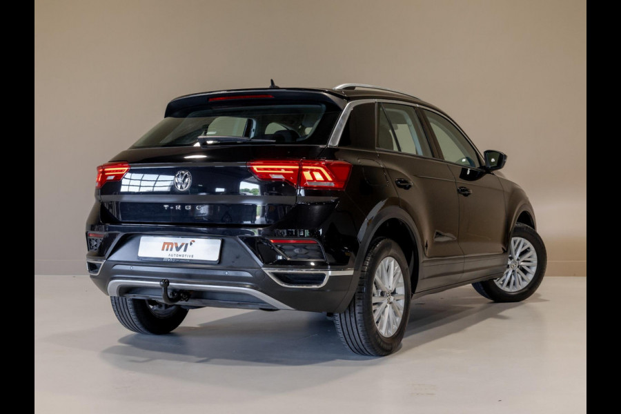 Volkswagen T-Roc 1.0 TSI Style / 116pk / Trekhaak / Achteruitrij camera / Apple CarPlay / Adaptieve cruise control /