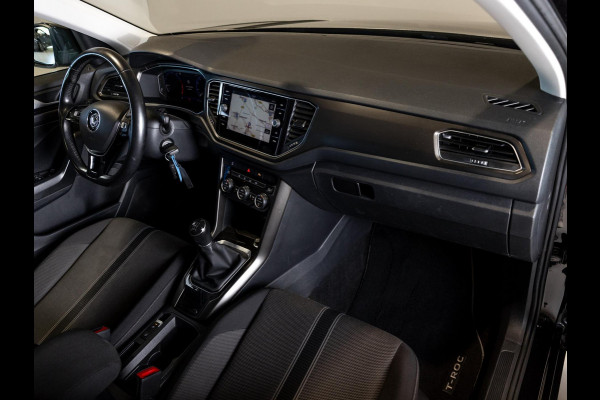Volkswagen T-Roc 1.0 TSI Style / 116pk / Trekhaak / Achteruitrij camera / Apple CarPlay / Adaptieve cruise control /