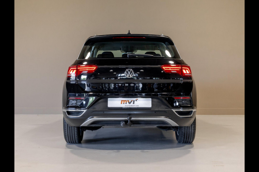 Volkswagen T-Roc 1.0 TSI Style / 116pk / Trekhaak / Achteruitrij camera / Apple CarPlay / Adaptieve cruise control /