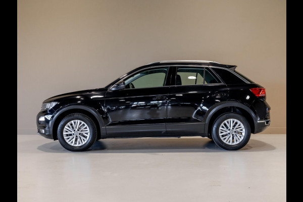 Volkswagen T-Roc 1.0 TSI Style / 116pk / Trekhaak / Achteruitrij camera / Apple CarPlay / Adaptieve cruise control /