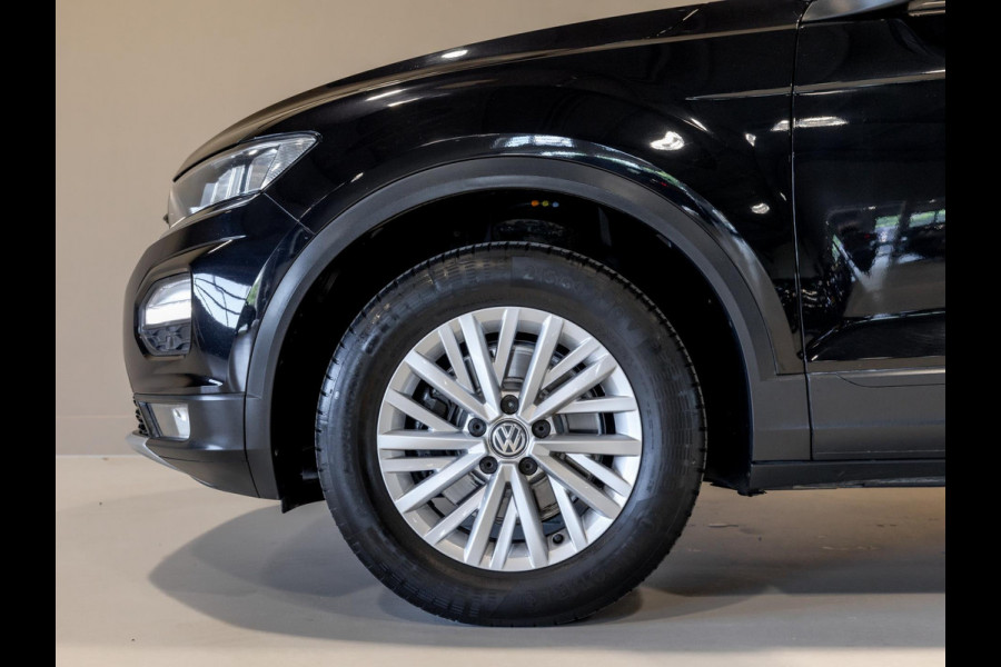 Volkswagen T-Roc 1.0 TSI Style / 116pk / Trekhaak / Achteruitrij camera / Apple CarPlay / Adaptieve cruise control /