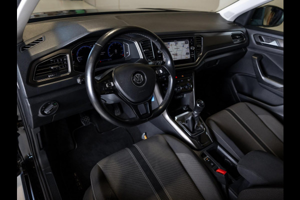 Volkswagen T-Roc 1.0 TSI Style / 116pk / Trekhaak / Achteruitrij camera / Apple CarPlay / Adaptieve cruise control /