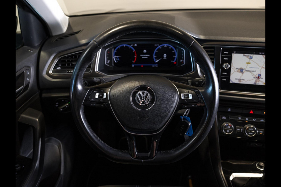 Volkswagen T-Roc 1.0 TSI Style / 116pk / Trekhaak / Achteruitrij camera / Apple CarPlay / Adaptieve cruise control /