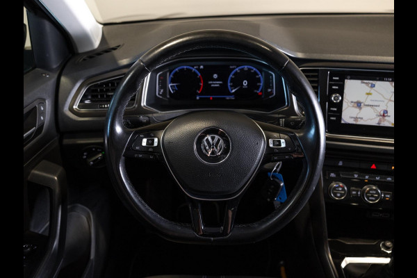 Volkswagen T-Roc 1.0 TSI Style / 116pk / Trekhaak / Achteruitrij camera / Apple CarPlay / Adaptieve cruise control /