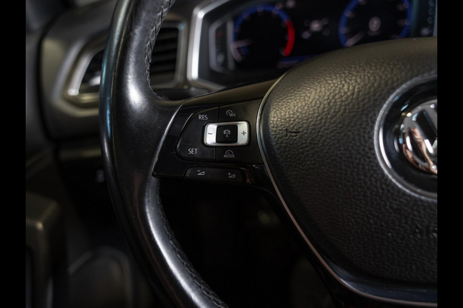 Volkswagen T-Roc 1.0 TSI Style / 116pk / Trekhaak / Achteruitrij camera / Apple CarPlay / Adaptieve cruise control /