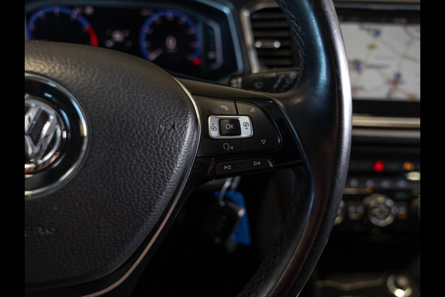 Volkswagen T-Roc 1.0 TSI Style / 116pk / Trekhaak / Achteruitrij camera / Apple CarPlay / Adaptieve cruise control /