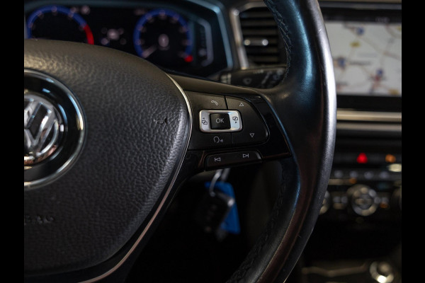 Volkswagen T-Roc 1.0 TSI Style / 116pk / Trekhaak / Achteruitrij camera / Apple CarPlay / Adaptieve cruise control /
