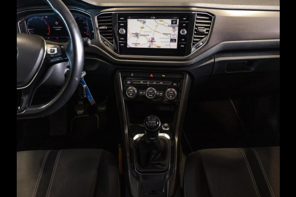 Volkswagen T-Roc 1.0 TSI Style / 116pk / Trekhaak / Achteruitrij camera / Apple CarPlay / Adaptieve cruise control /