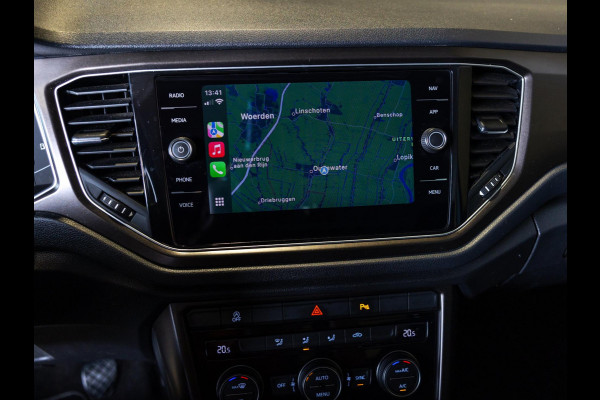 Volkswagen T-Roc 1.0 TSI Style / 116pk / Trekhaak / Achteruitrij camera / Apple CarPlay / Adaptieve cruise control /