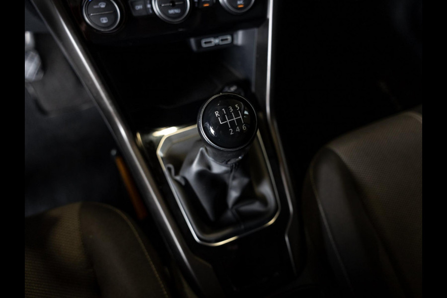 Volkswagen T-Roc 1.0 TSI Style / 116pk / Trekhaak / Achteruitrij camera / Apple CarPlay / Adaptieve cruise control /