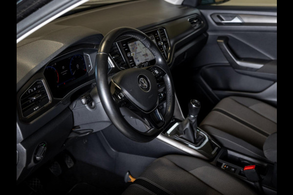 Volkswagen T-Roc 1.0 TSI Style / 116pk / Trekhaak / Achteruitrij camera / Apple CarPlay / Adaptieve cruise control /
