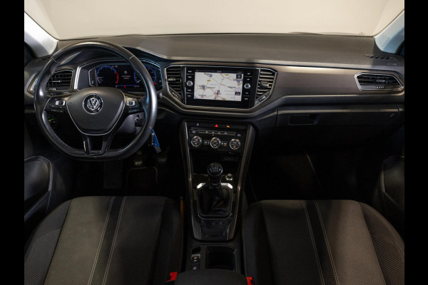 Volkswagen T-Roc 1.0 TSI Style / 116pk / Trekhaak / Achteruitrij camera / Apple CarPlay / Adaptieve cruise control /
