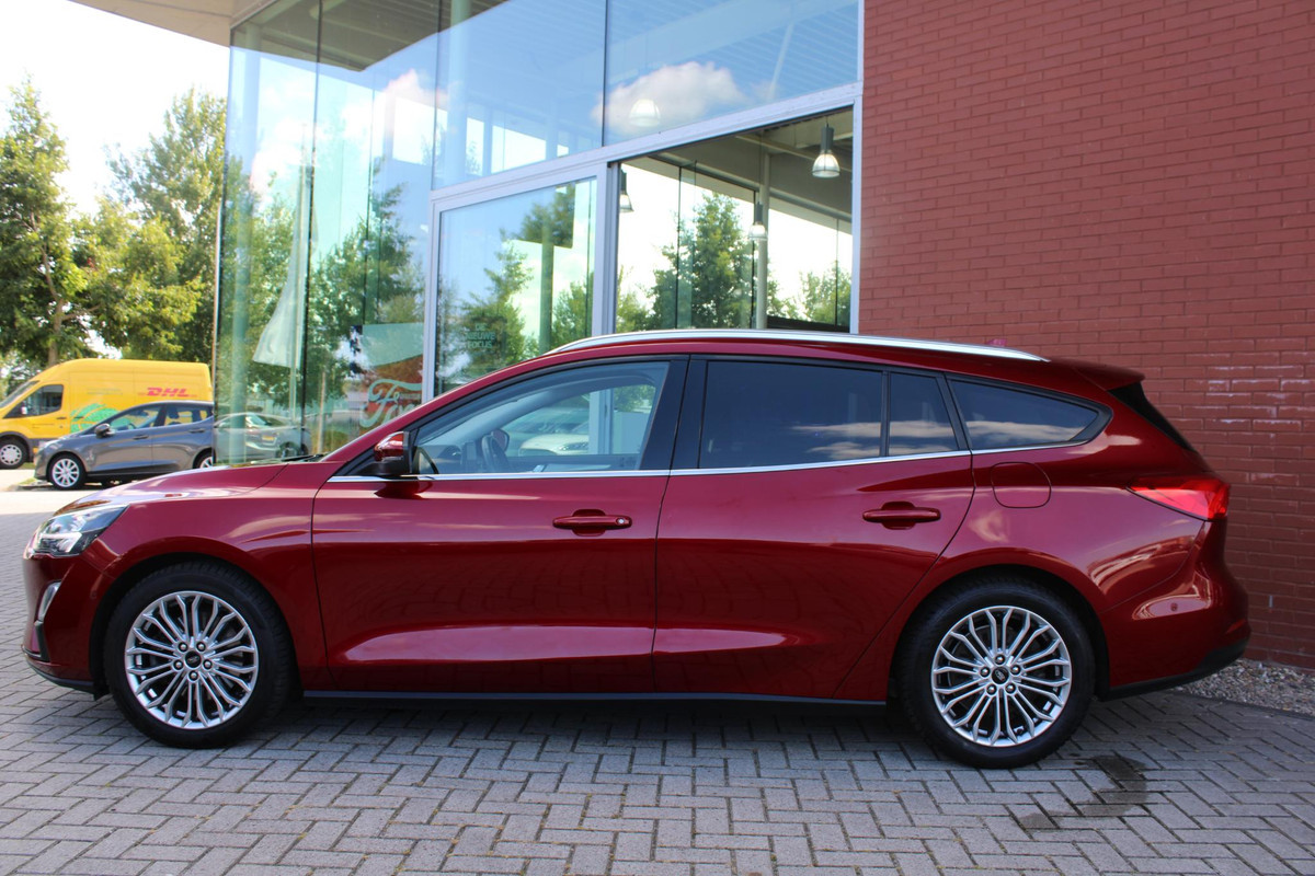 Ford FOCUS Wagon 1.0 EcoBoost 125 PK Titanium Business | Winterpack | 17 Inch Lichtmetalen Velgen | Privacy Glass | Electrische achterklep |Head Up | LED | Adaptieve Cruise Control | Camera | Navi | Climate Control