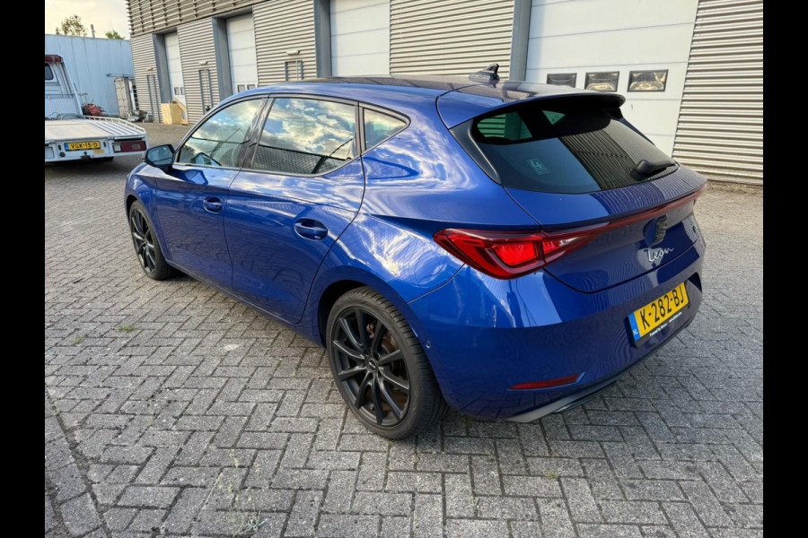 Seat Leon 1.5 eTSI FR Launch Edition - Automaat - Panoramadak- Navi - Org.NL