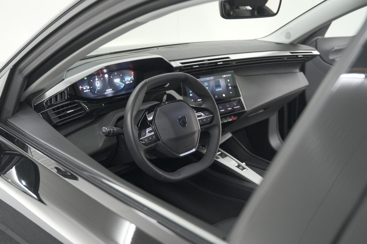 Peugeot 408 PureTech Allure 130 EAT8 | 360 Camera | RGR Comfortstoelen | Adaptieve Cruise Control | Apple Carplay | Pack Winter