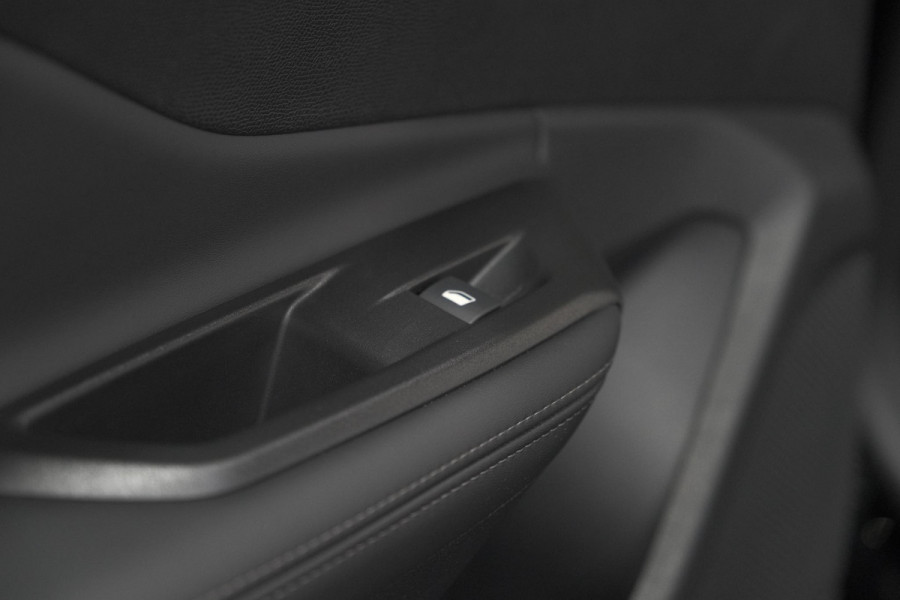 Peugeot 408 PureTech Allure 130 EAT8 | 360 Camera | RGR Comfortstoelen | Adaptieve Cruise Control | Apple Carplay | Pack Winter