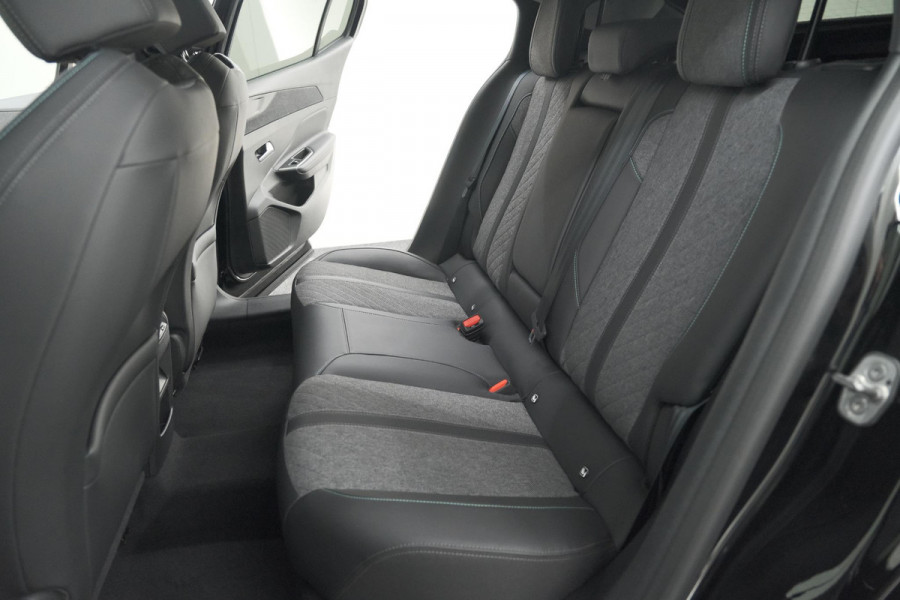 Peugeot 408 PureTech Allure 130 EAT8 | 360 Camera | RGR Comfortstoelen | Adaptieve Cruise Control | Apple Carplay | Pack Winter